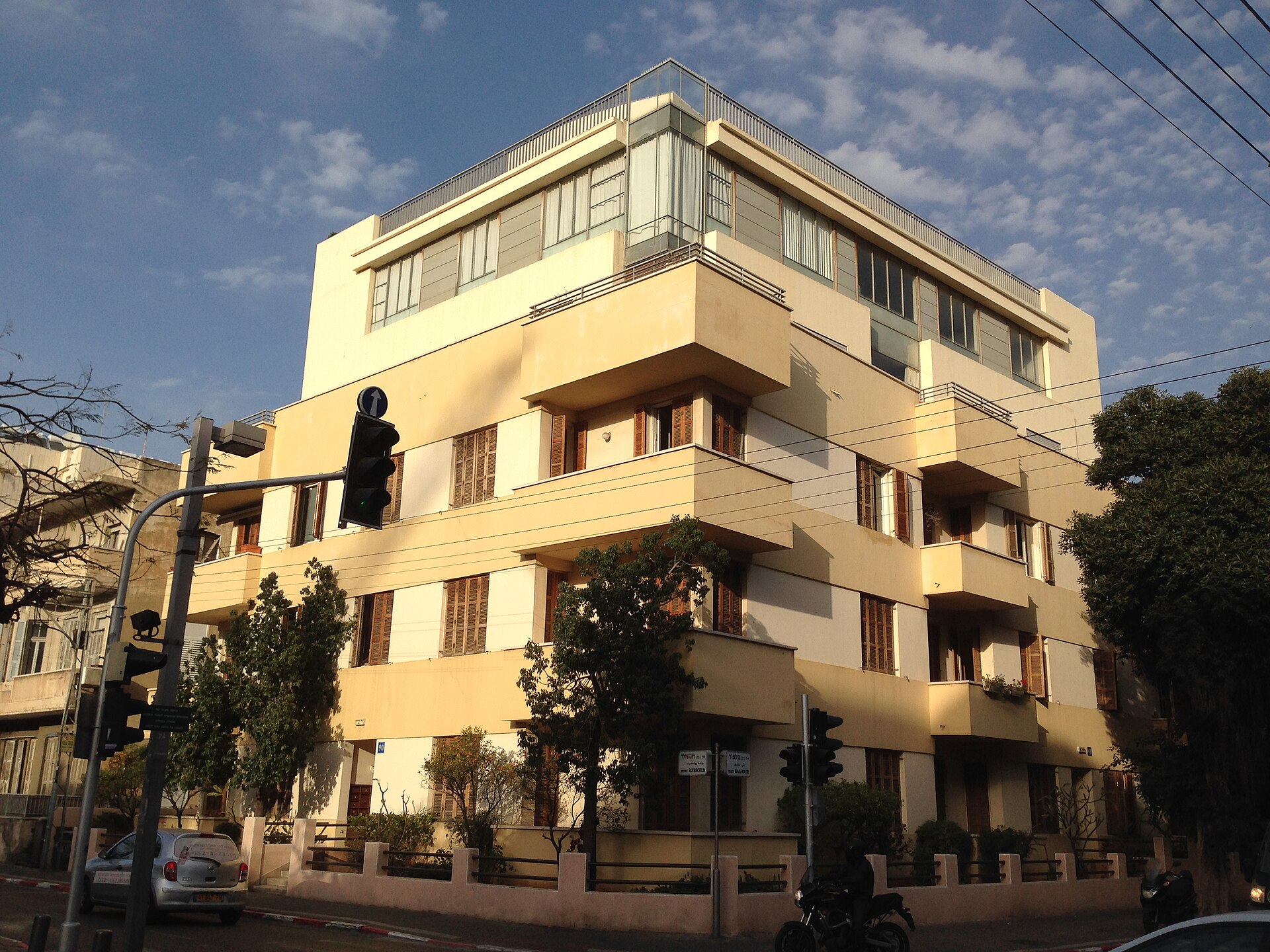 Bauhaus apartment building, Tel Aviv