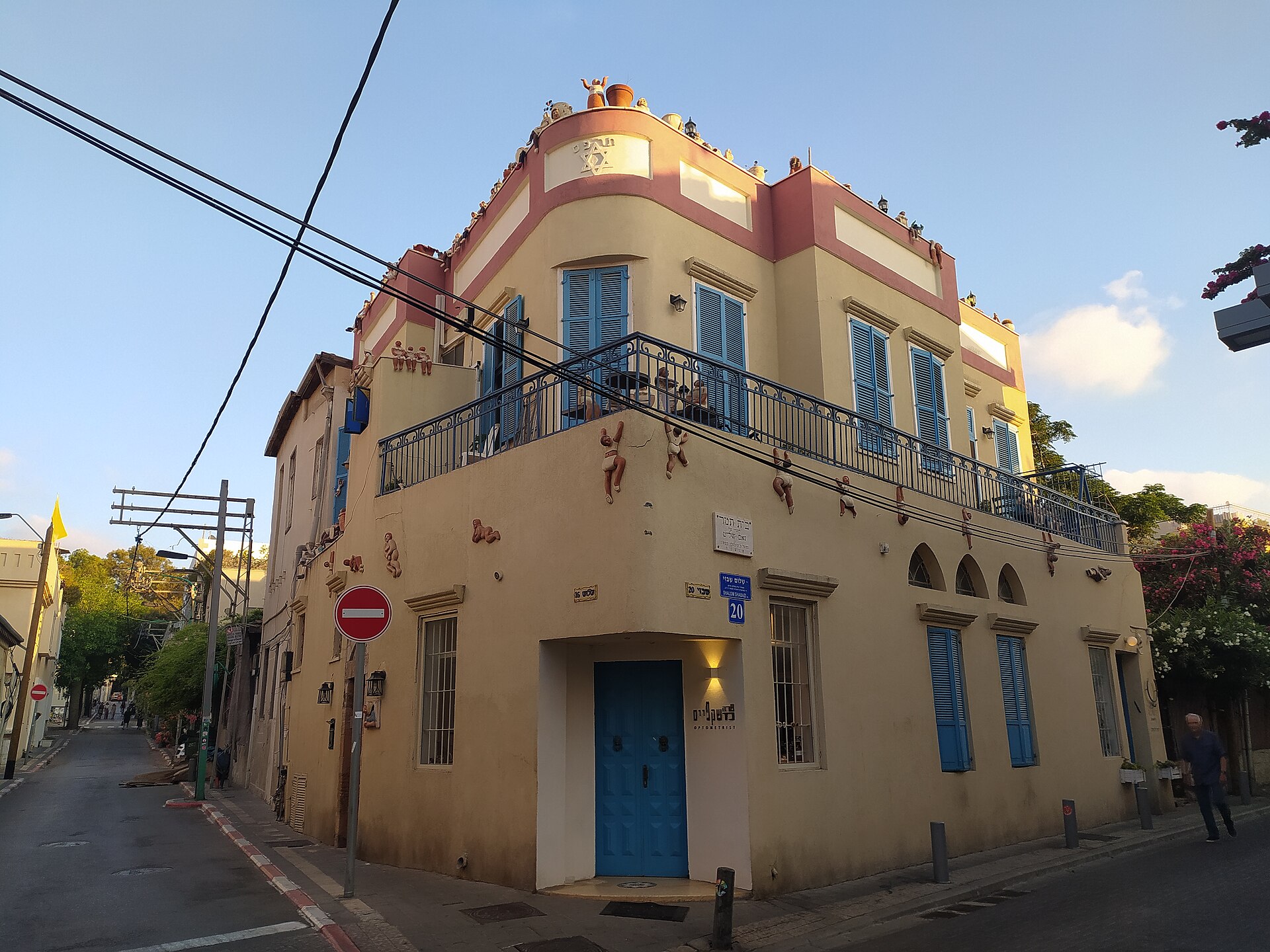 Ιστορικό κτίριο στη Νεβέ Τσεντέκ
