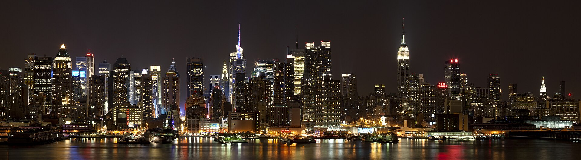 Manhattan skyline at night
